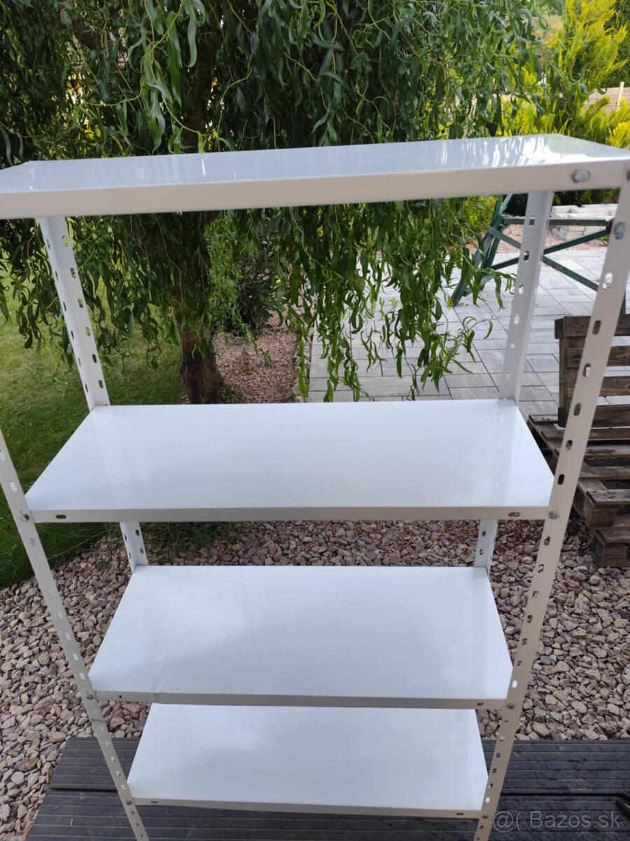 Predám kovový regál – 4 poličky, rozmery 75x30x150 cm