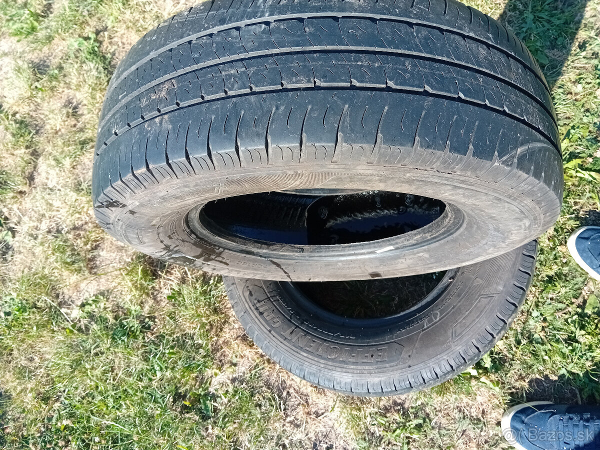 215/70 R15c 2 kusi