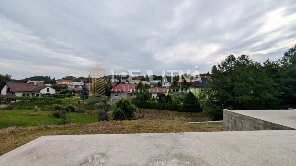 STAVEBNÝ POZEMOK SO STAVEBNÝM POVOLENÍM, 502 M2, LUKAVICA