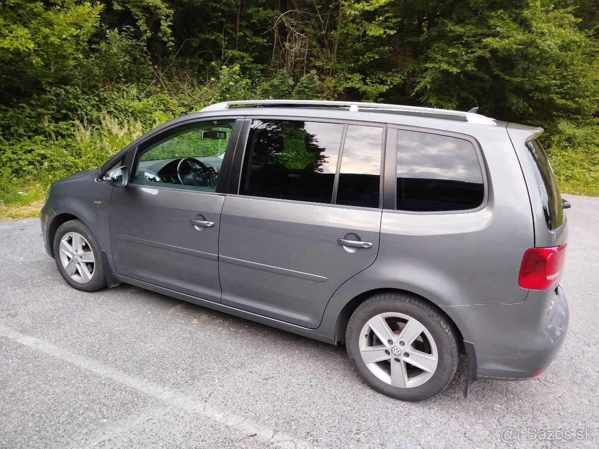 VWTouran predam