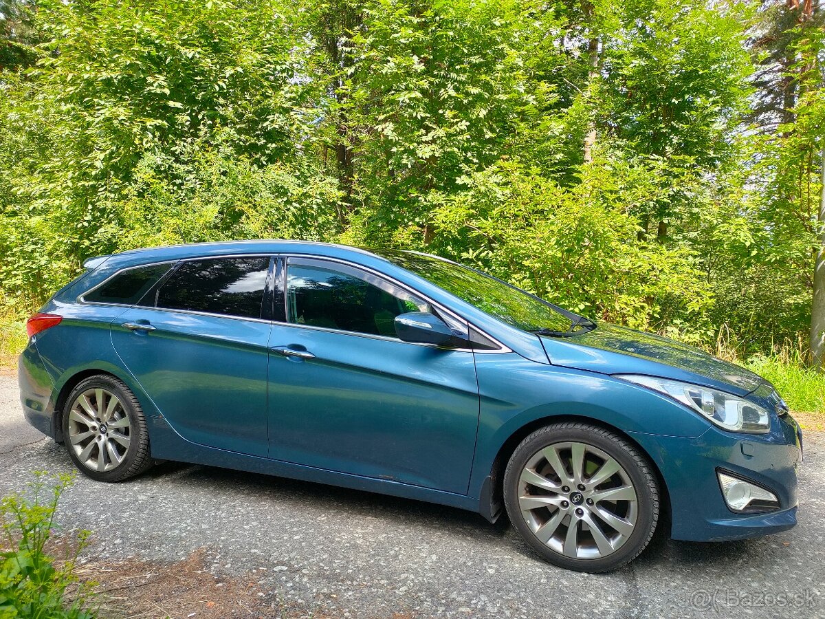 Hyundai i40 1.7 CRDi, r. 2012, FULL výbava, 216 000 km –