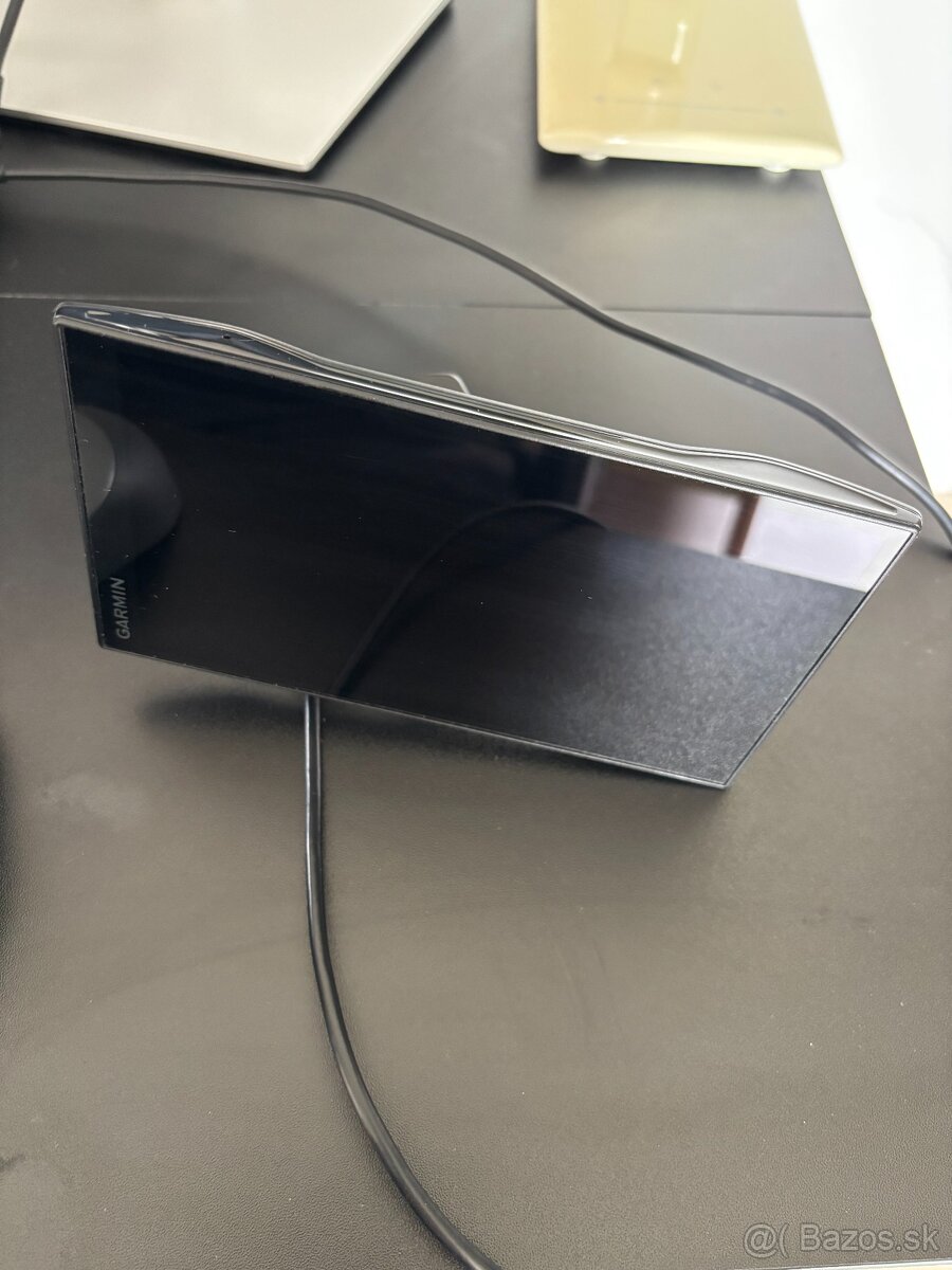 Predám navigáciu Garmin DriveSmart 76