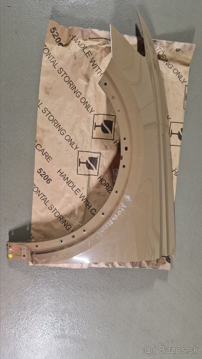 PREDNY BLATNIk Q8 4m AUDI ĽAVY