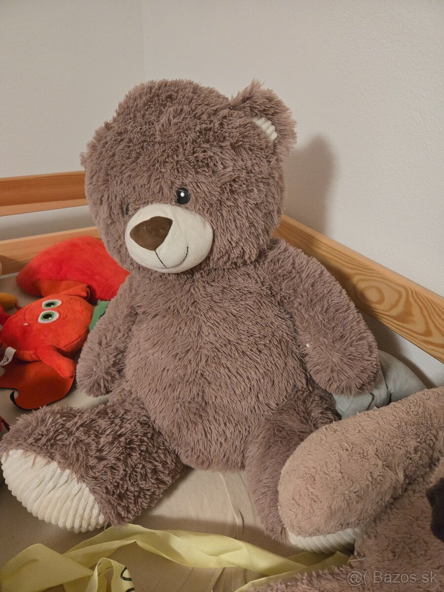 Predam plyšovych medvedov