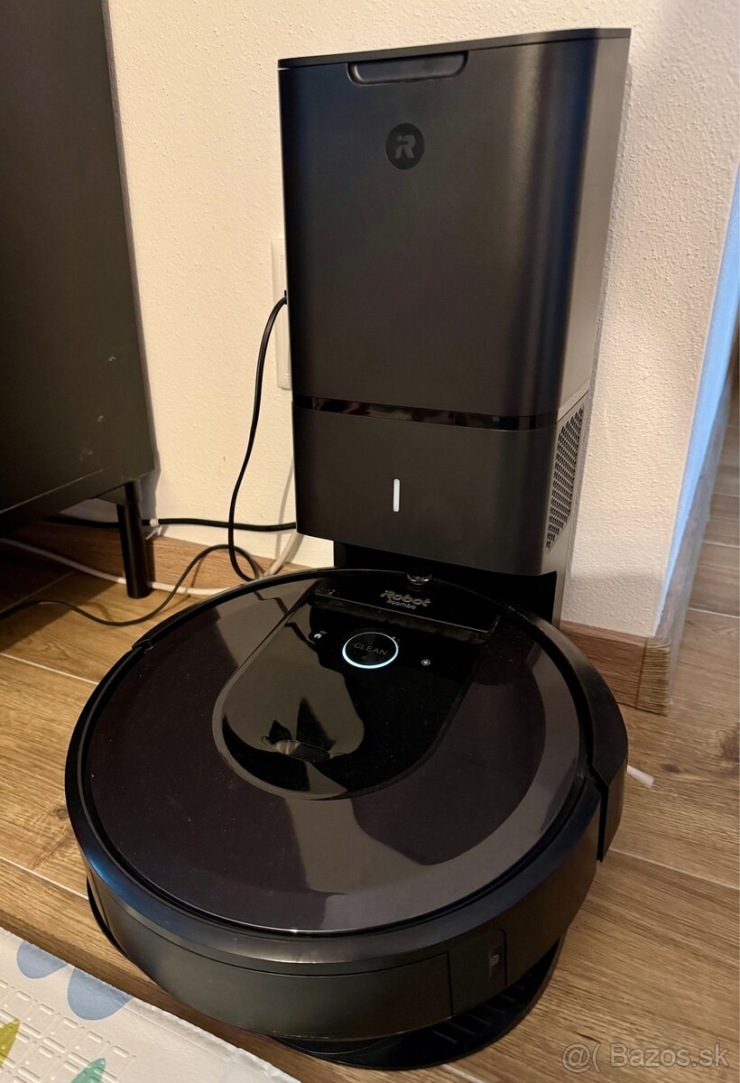 Predám robotický vysávač iRobot Roomba i7 s Clean Base