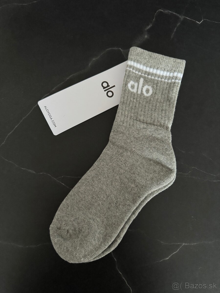 Alo Yoga ponožky sivé