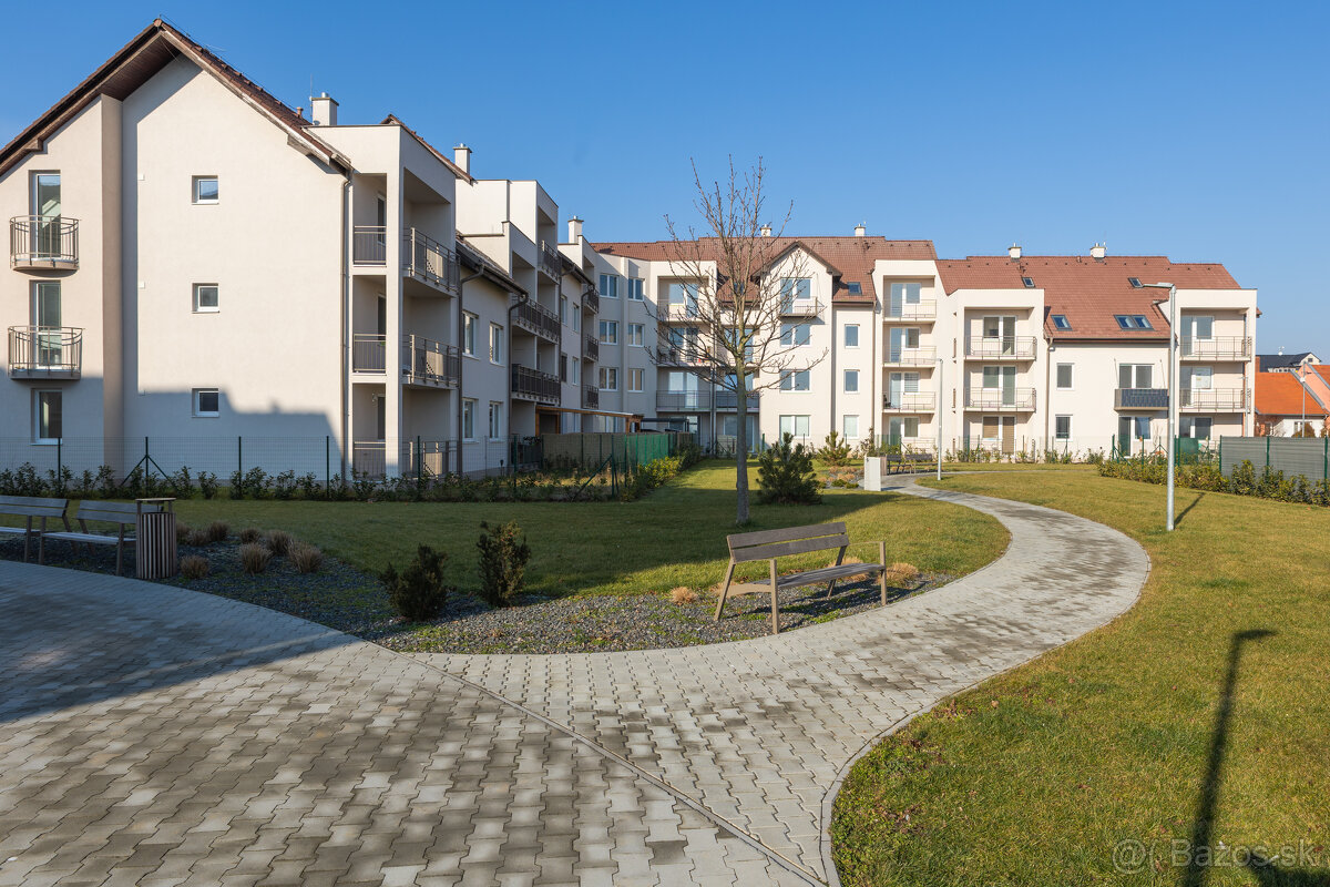POLIANKY / B537 / Slnečný 2-izbový byt s loggiou