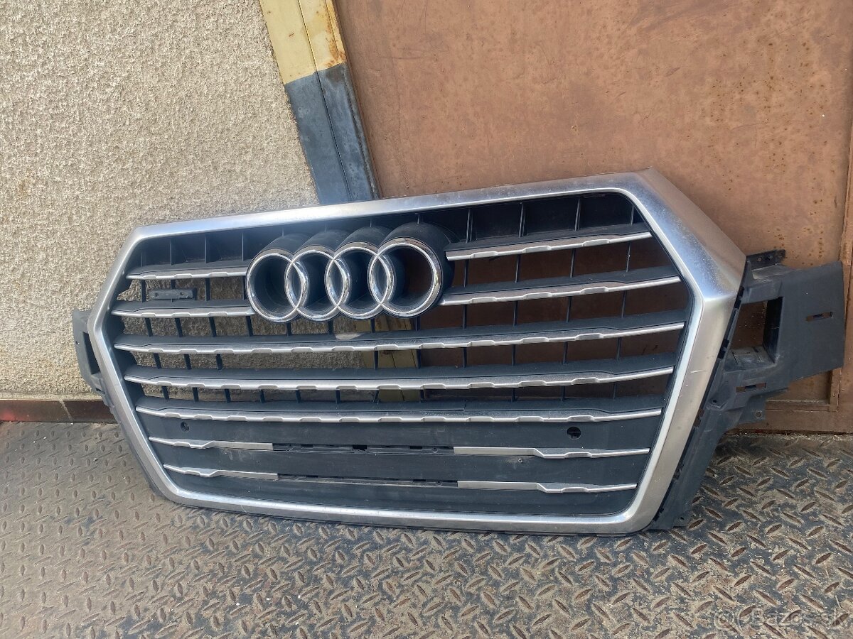 Audi Q7 4M maska