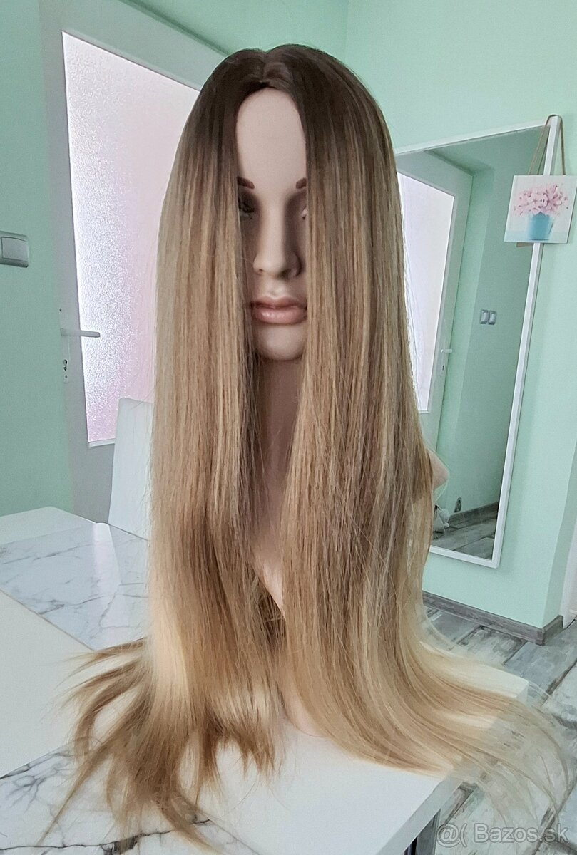 Rovná blond parochňa