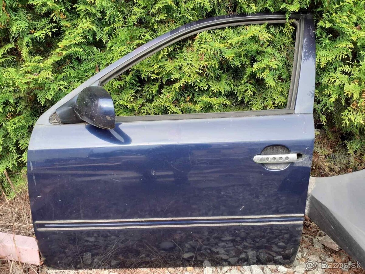 Predám dvere bočné modréj farby na škoda Octavia rok 98-20