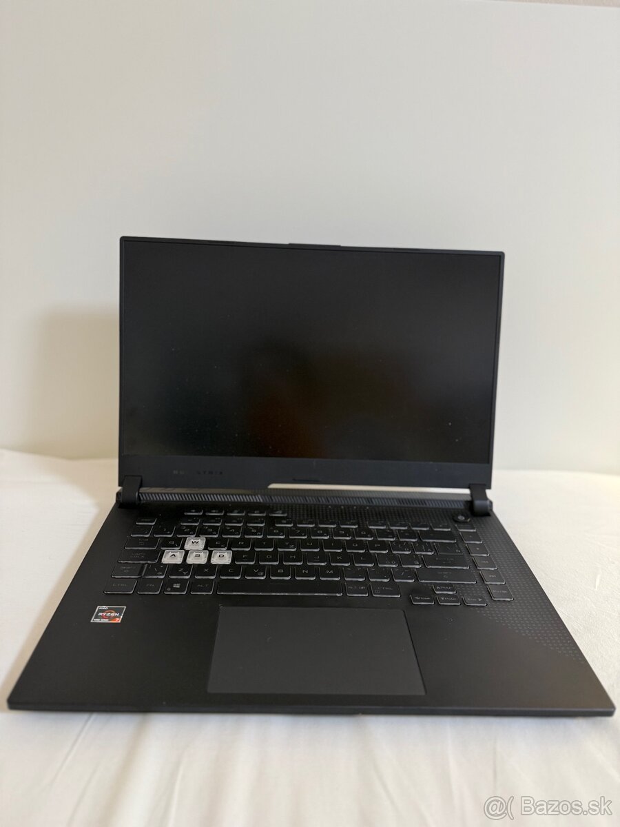 Asus ROG Strix G513IE