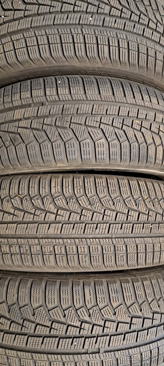 Predám 4ks jazdené zimné 225/60r18-104H Hankook