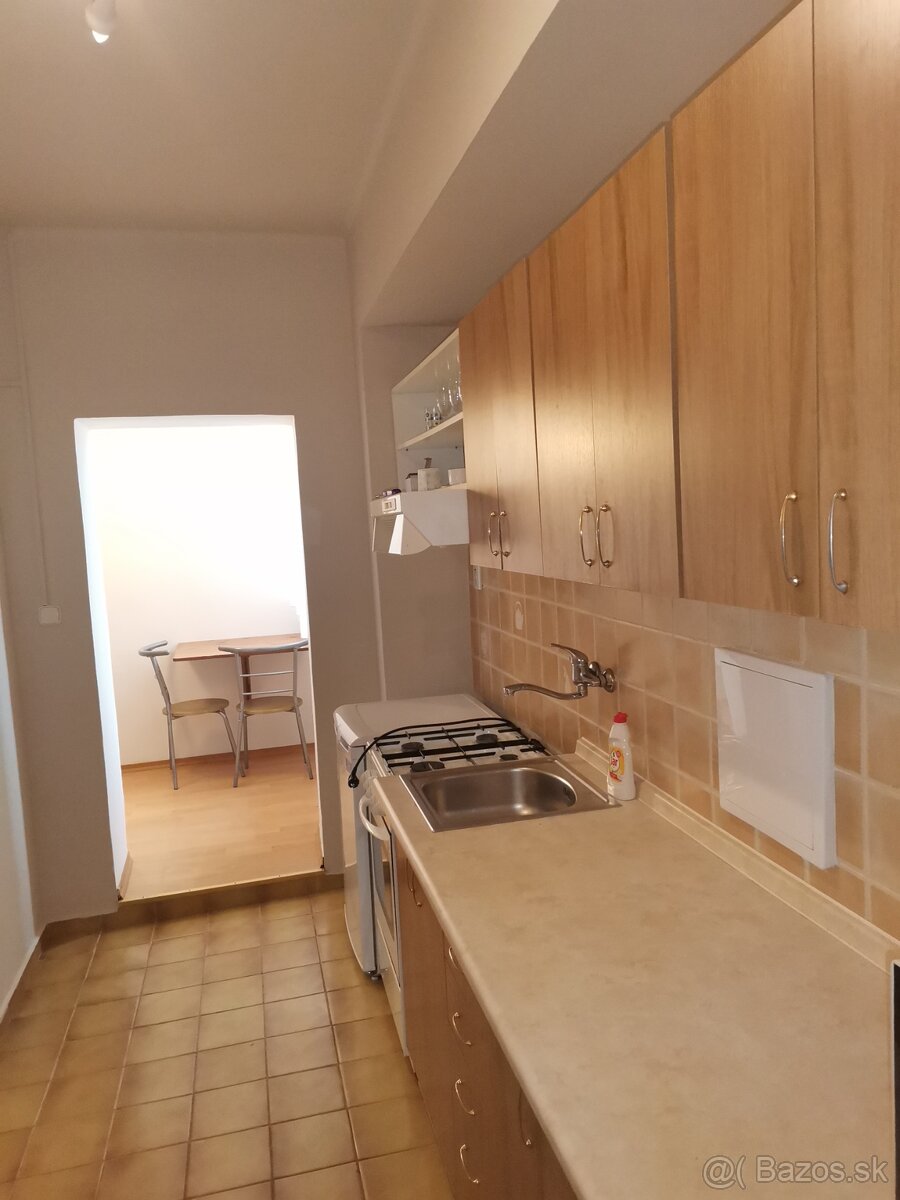 Prenajmem 2izb. byt ul. Komenskeho KE