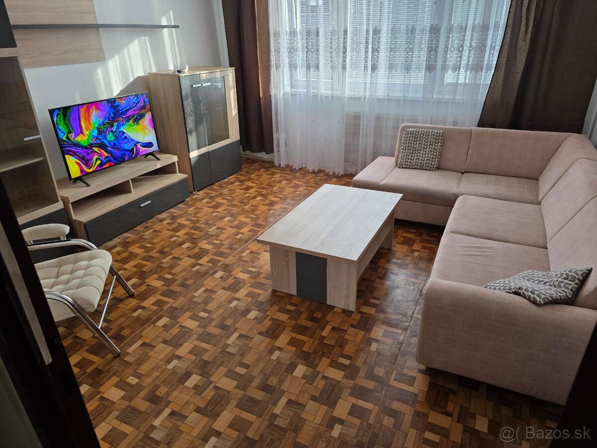 Dlhodobý prenájom: 2 izbový byt, zariadený, Pod Vŕšky