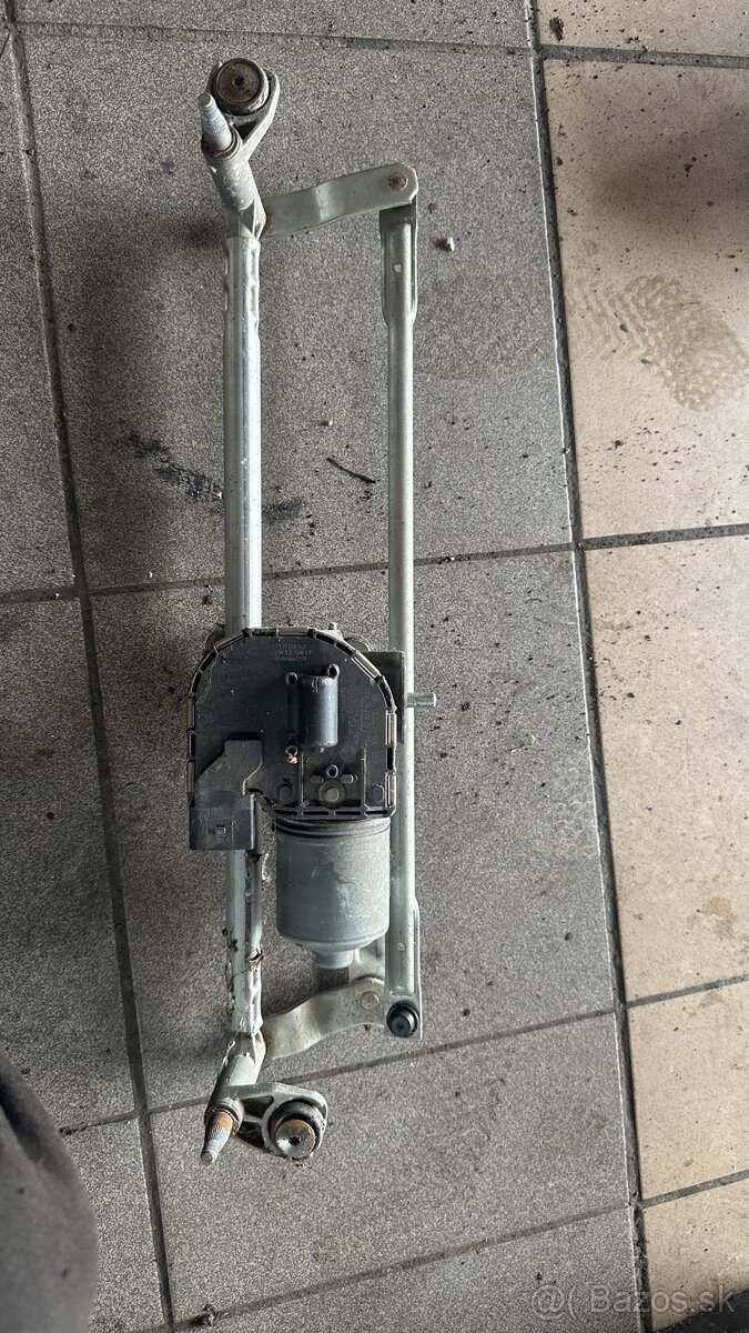 Predám mechanizmus stieračov , zadný stierač, zadný zámok