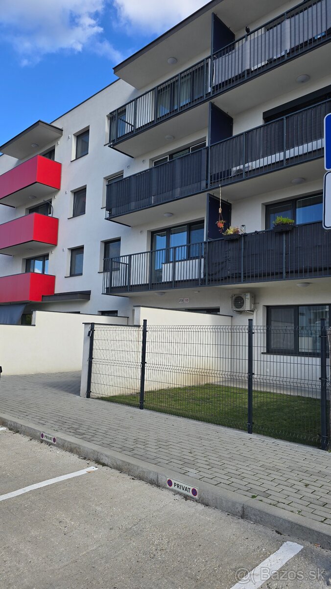 REZERVOVANY