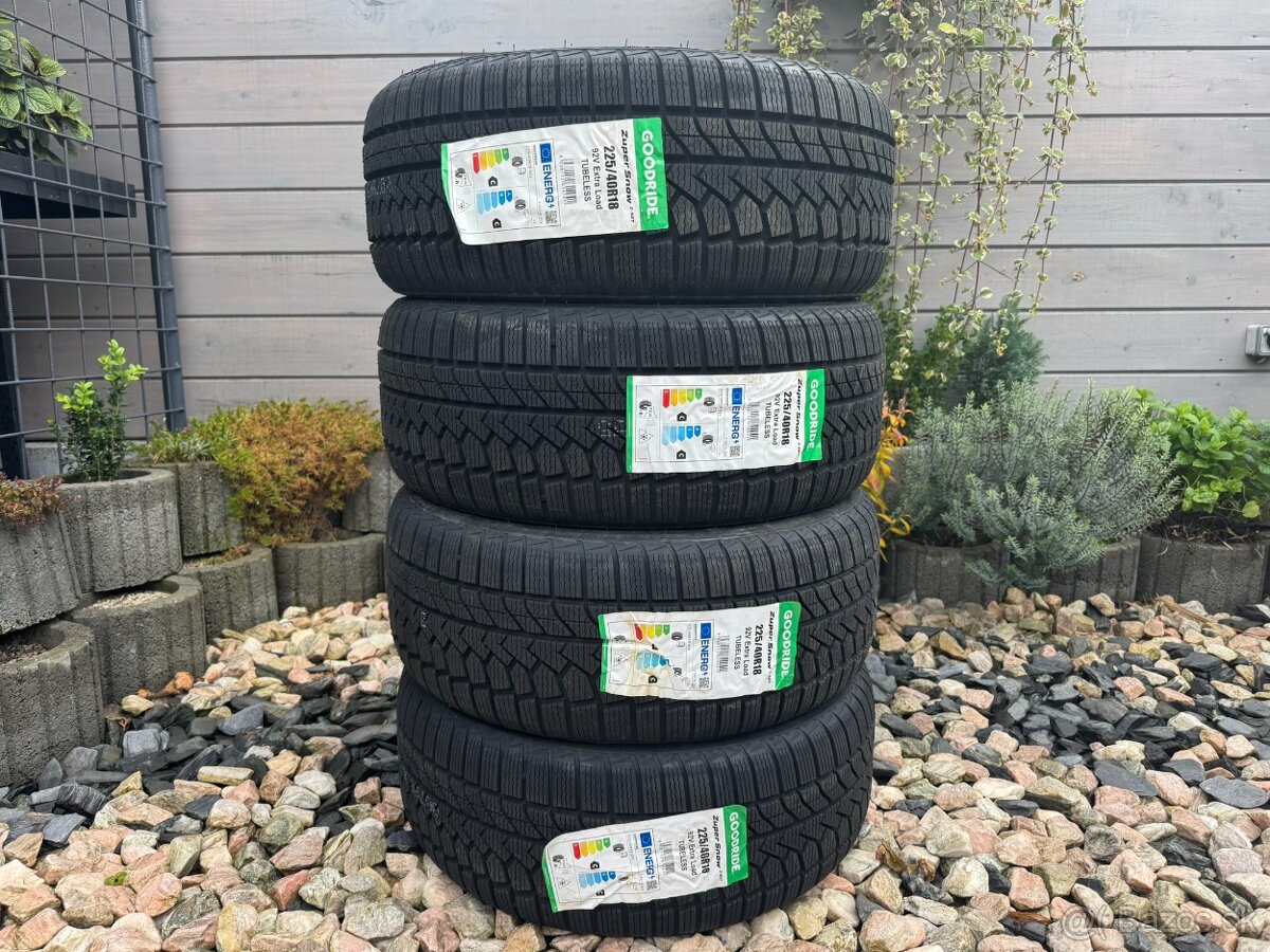 225/40 R18