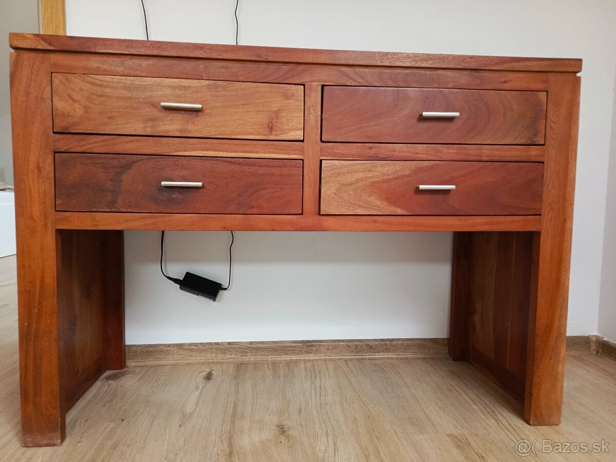 Konzolový stolík z akáciového drevq