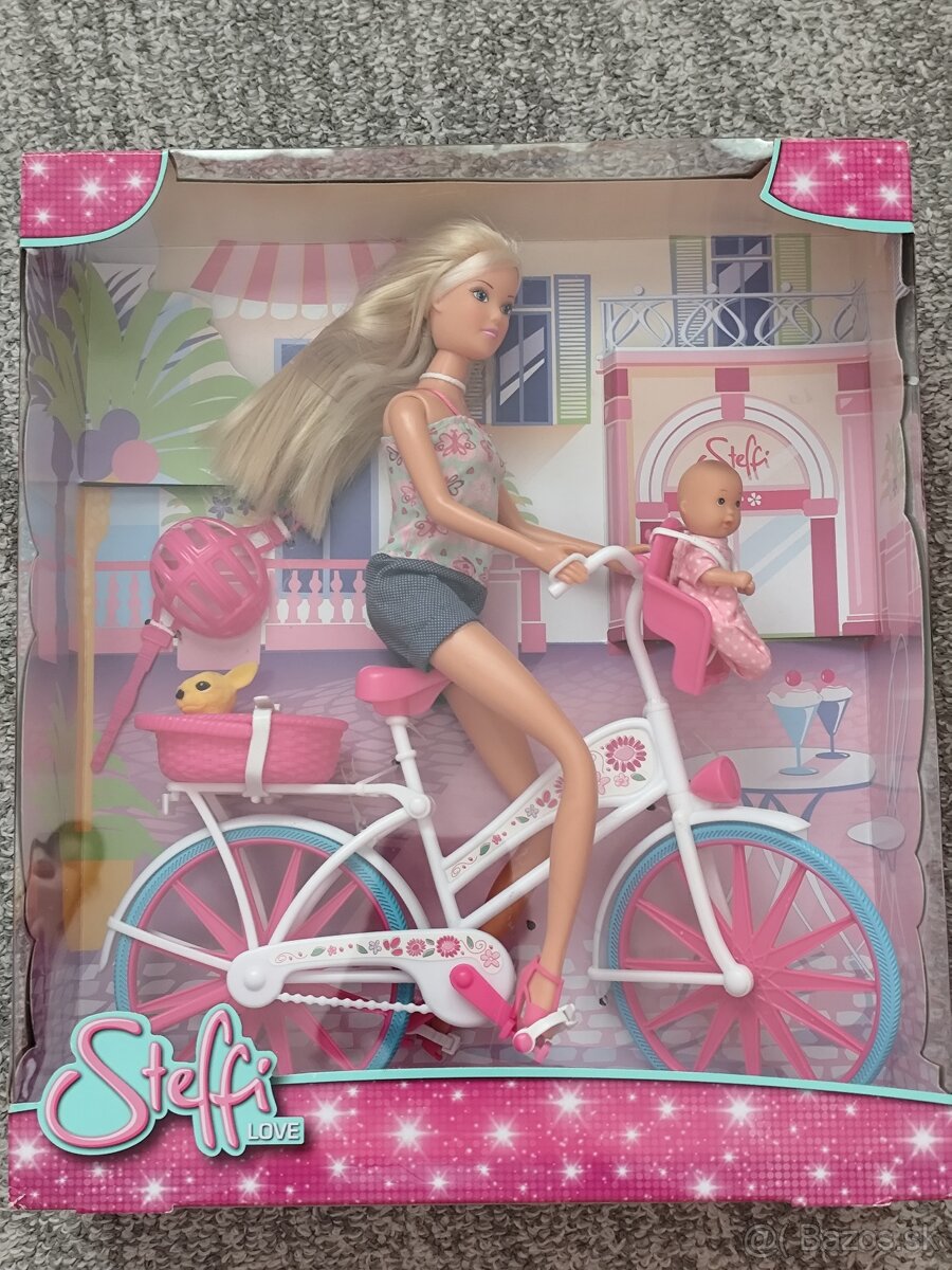 Bábika Steffi na bicykli