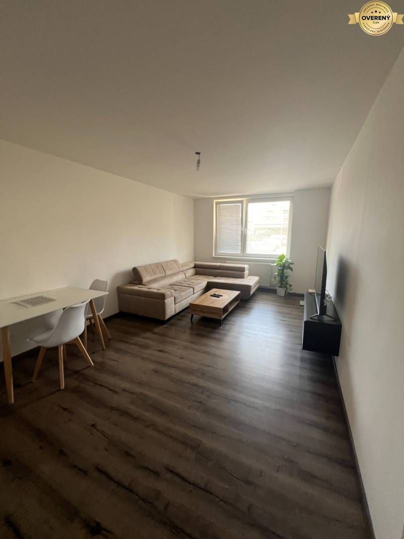 Prenájom 3 izbový byt v úplnom centre Malaciek 