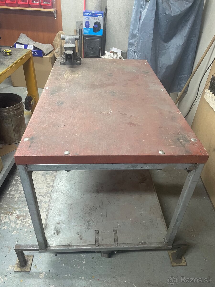 Pracovní stôl do dielňe