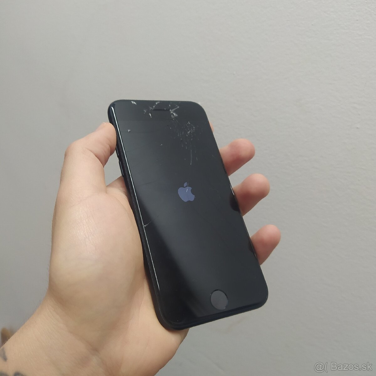 Apple iPhone SE 3rd Gen/ Čítať Popis