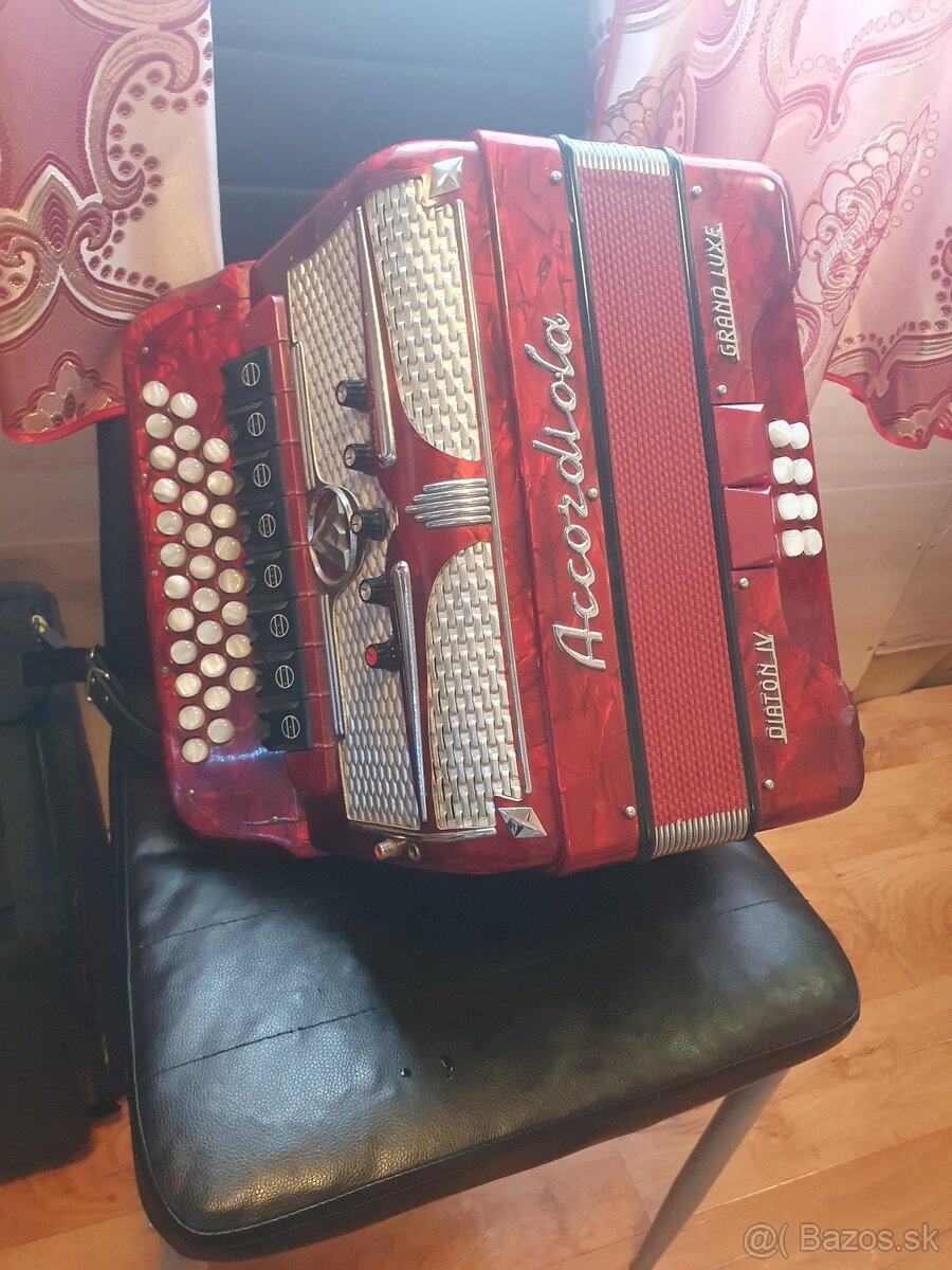 Italská heligonka Accordiola (diatonka)