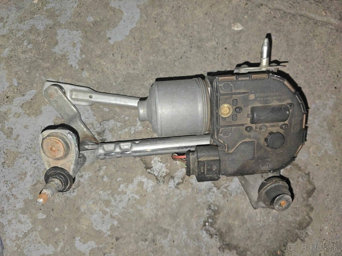 Motorček stierača predný Seat Altea
