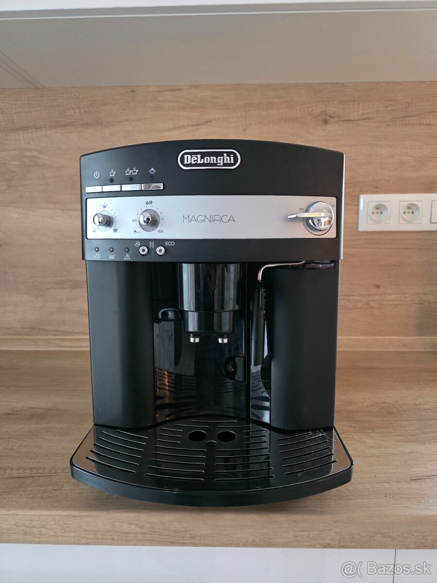 Predám kávovar De´Longhi Magnifica ESAM 3000.B