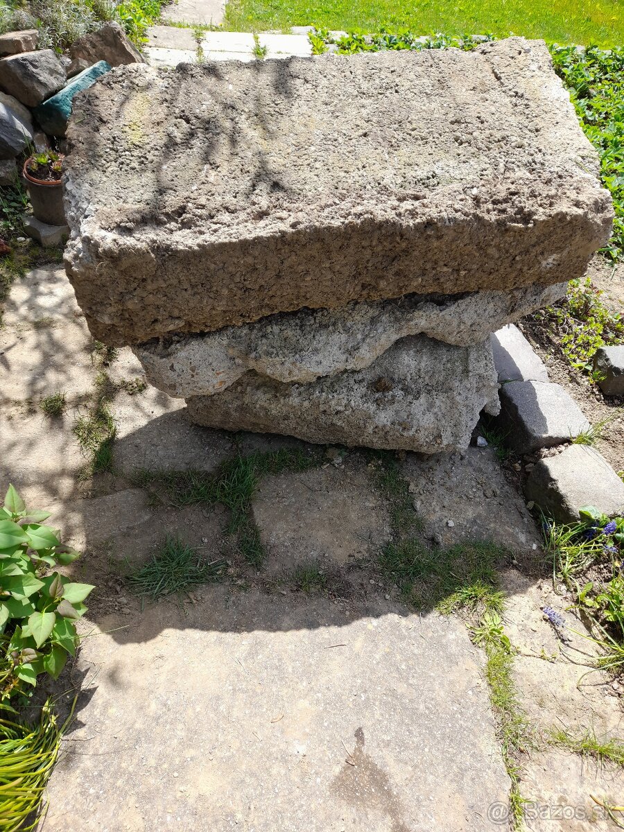 Darujem za odvoz betonove kvadre