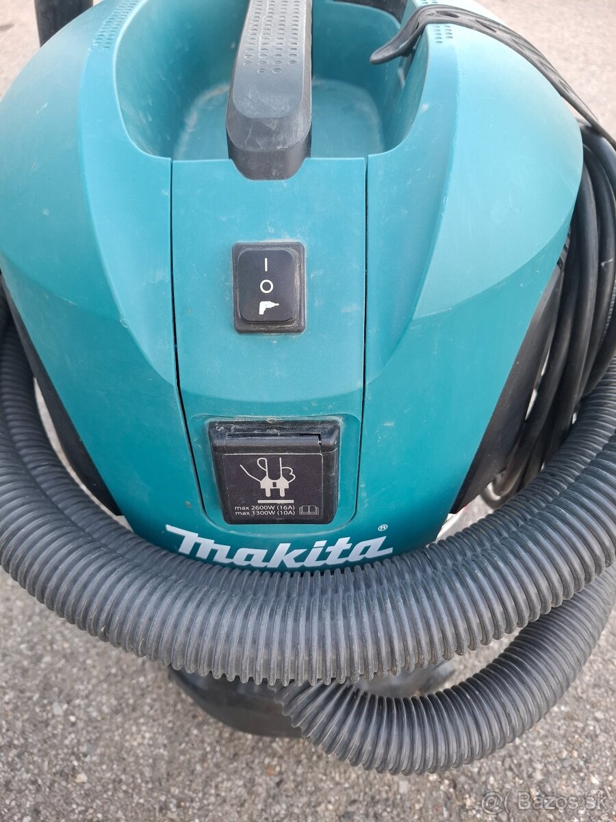Makita VC3011L