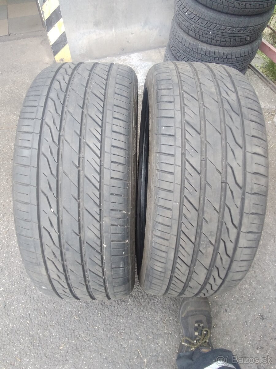 275\40R22