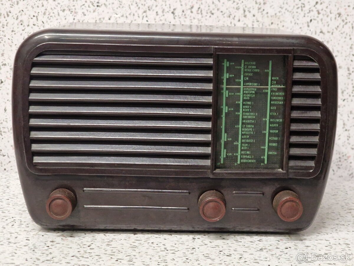 STAROŽITNÉ BAKELITOVÉ RÁDIO - JISKRA PARDUBICE