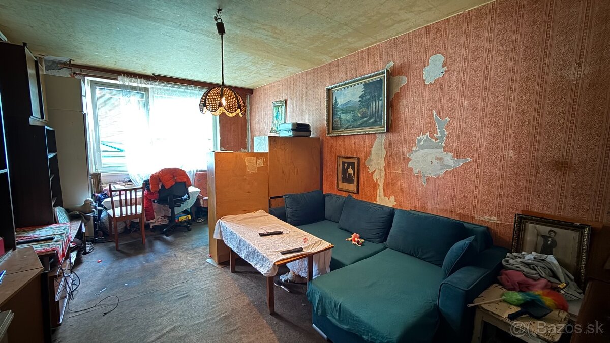 Ponúkam Vám na predaj 3-izbový byt s balkónom.