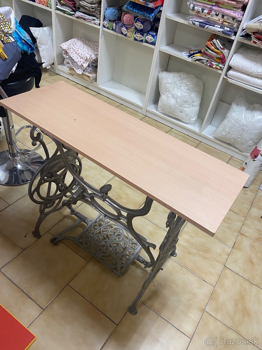 Podstavec zo sijacieho stroja
