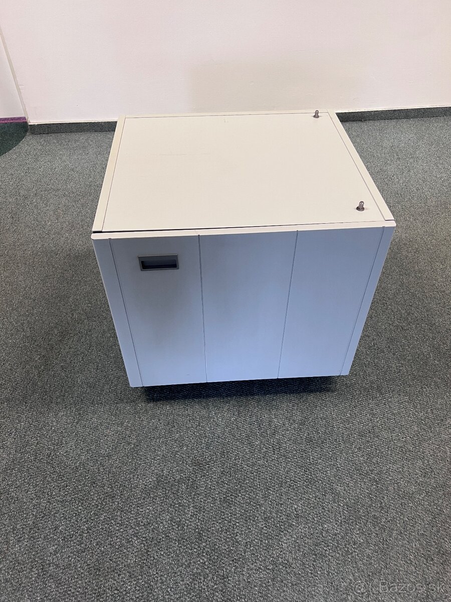 Stolík pod kopírovací stroj/tlačiareň