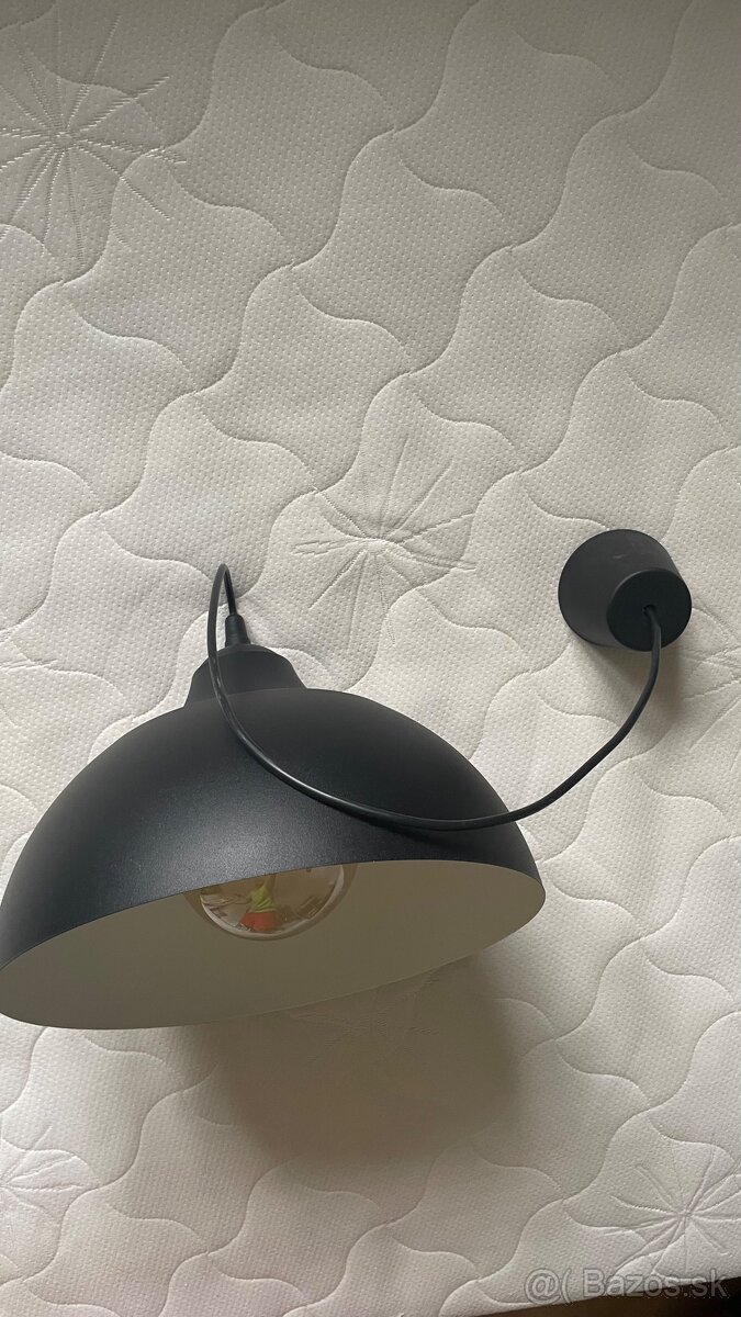 Industrialne cierne svetlo