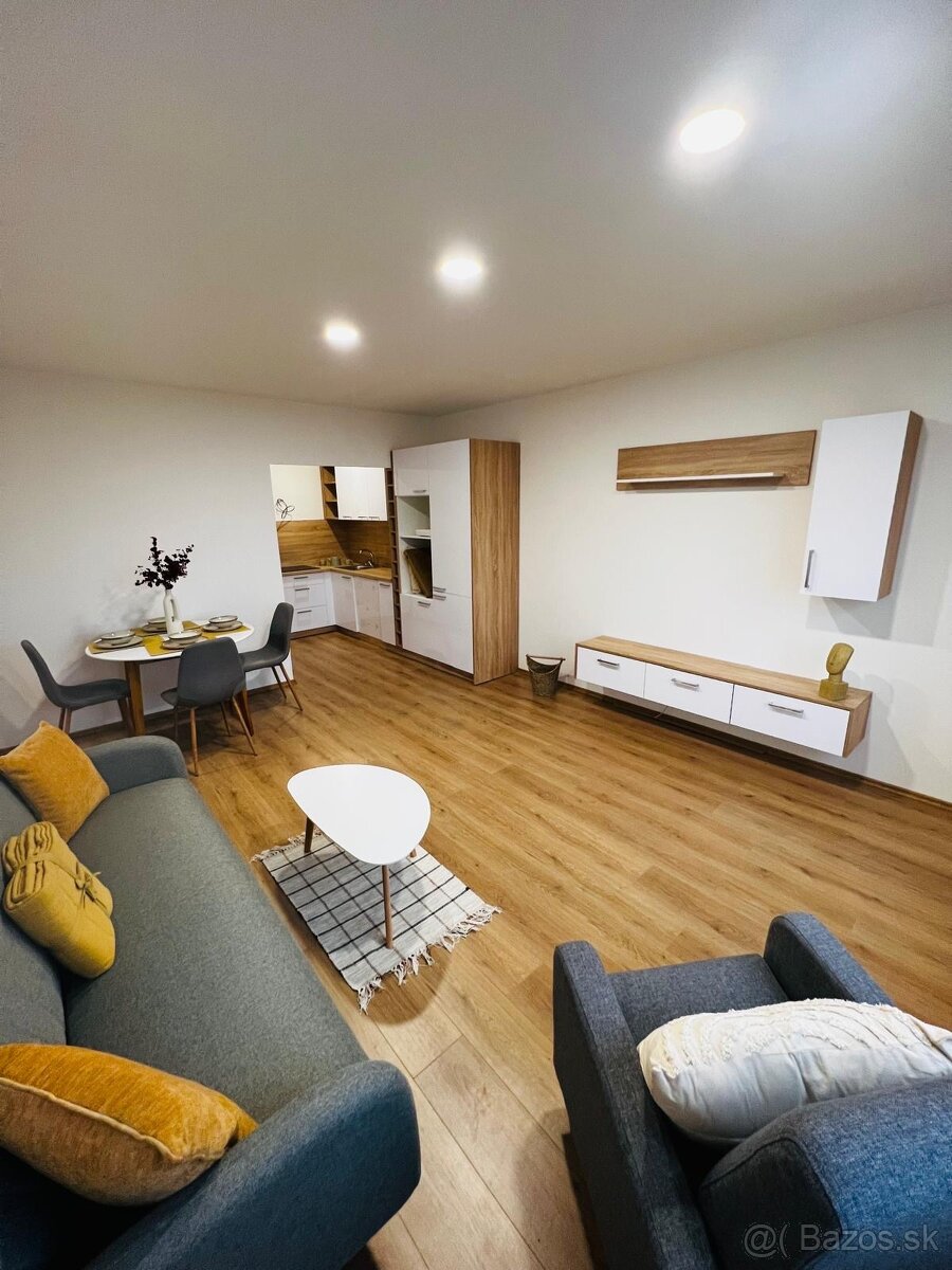 ZĽAVA 3000 € Kompletne zrenovovaná a zariadená dvojgarsónka