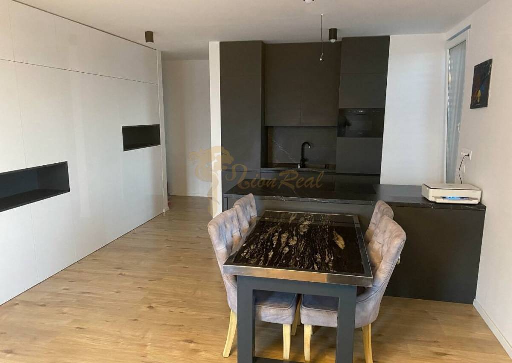 3-izb. byt, Zuzany Chalupovej, Petržalkou s veľkou terasou a