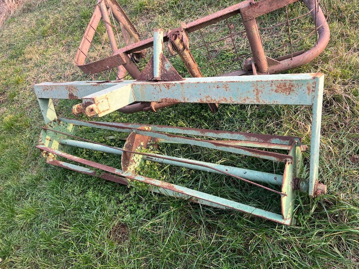 Valec zrovnávaci/ závesna bedna