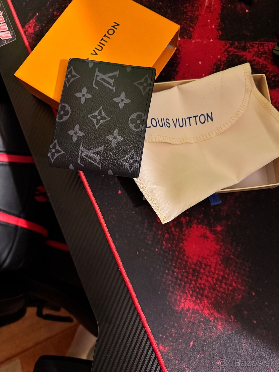 Louis Vuitton-black