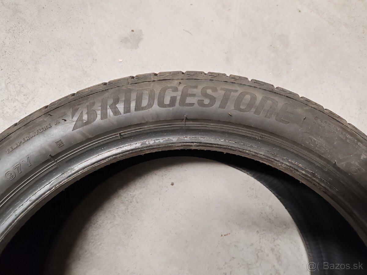 245/40 R18 97Y XL