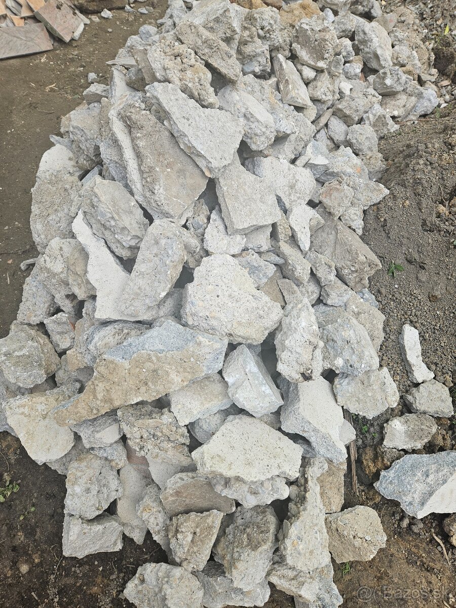 Betonová suť darujem