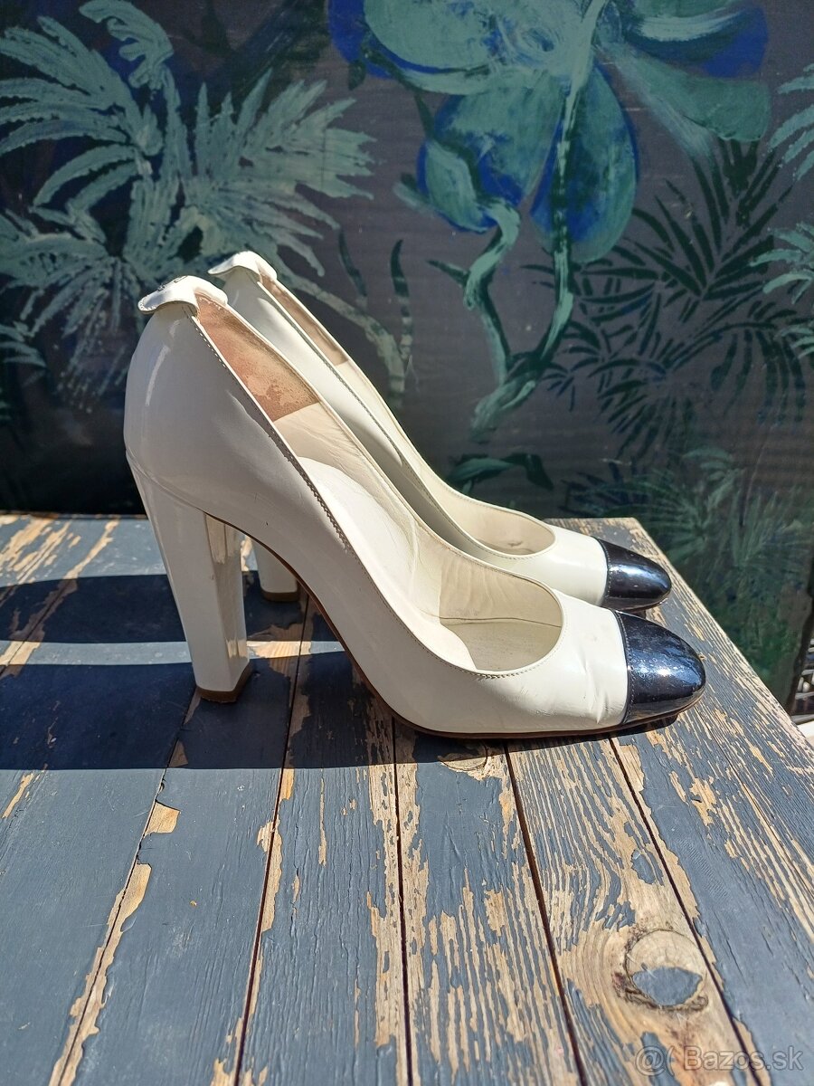 Predám originál CHANEL biele kožené poltopánky 38.5