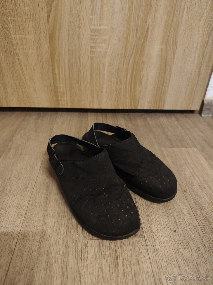 Čašník prax topánky