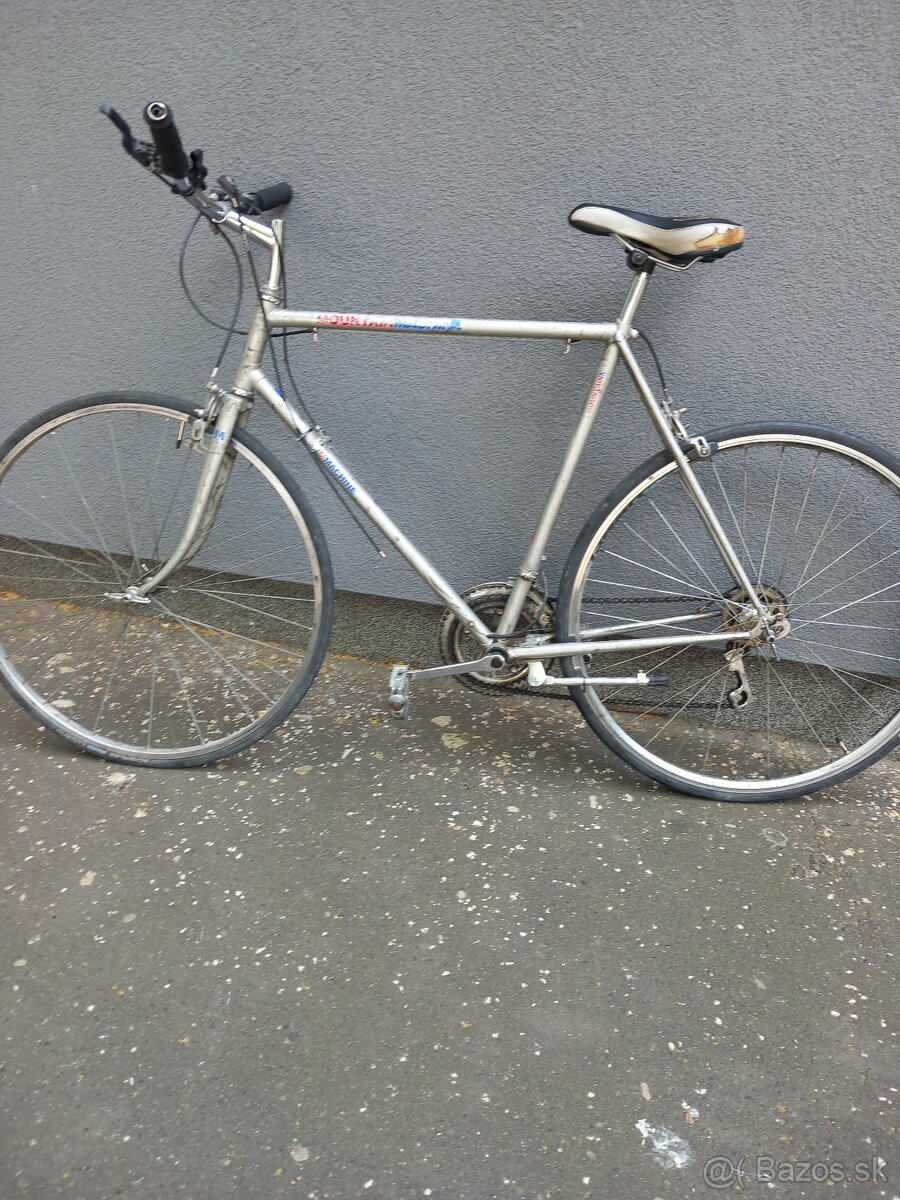Cestný bicykel Favorit