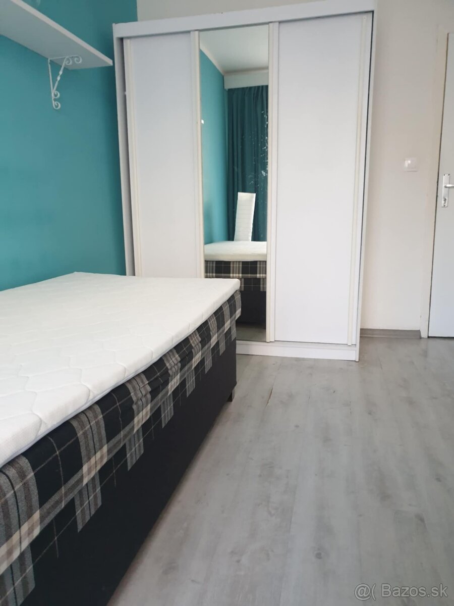Krásna priestranná izba s balkónom na prenájom – Dlhé Diely