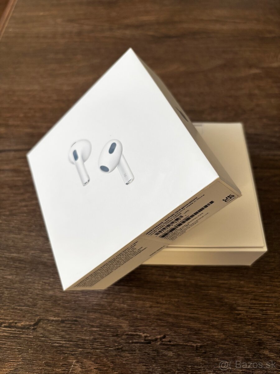 Apple AirPods 3 s MagSafe puzdrom.