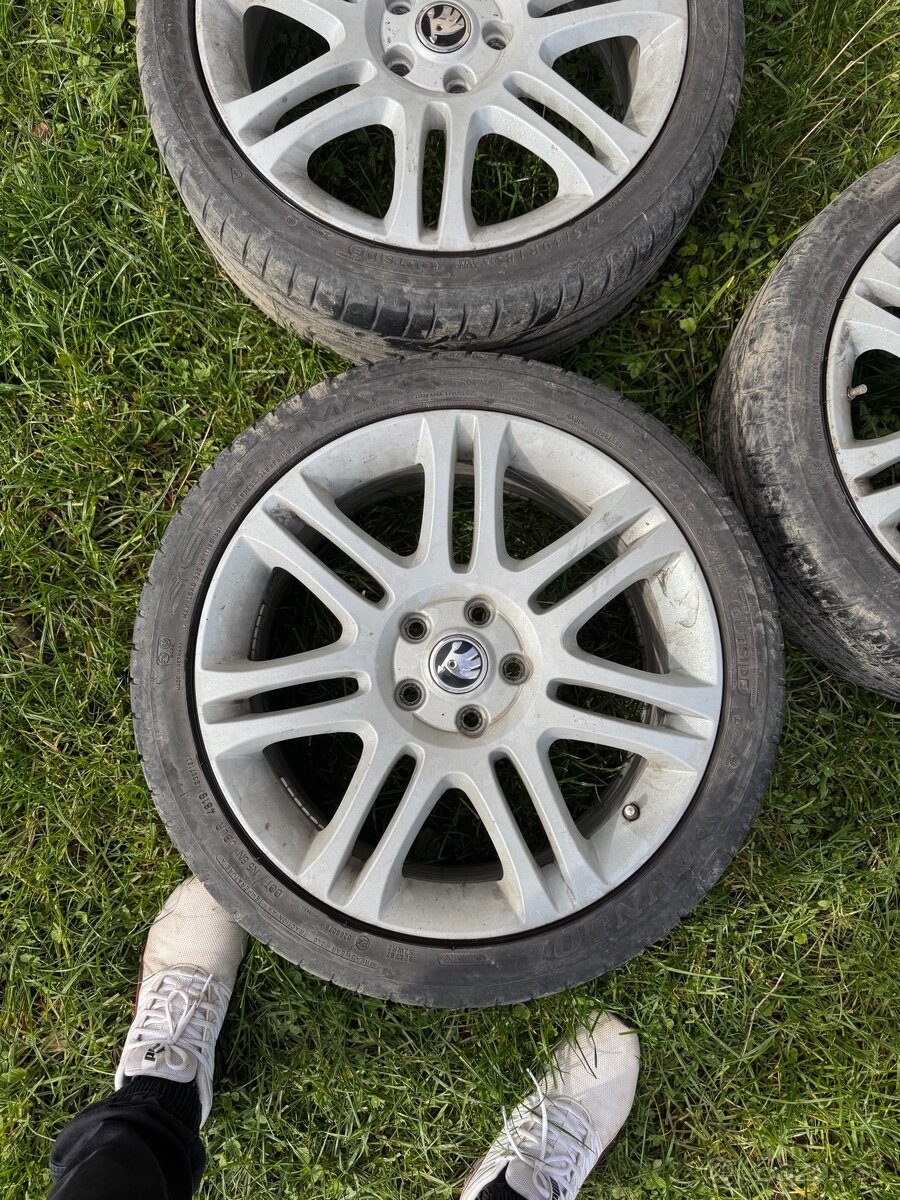 225/40 r18 škoda