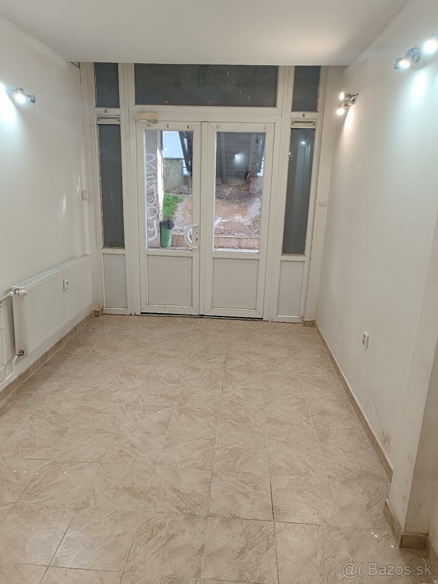 Obchodný priestor v OC Ondava - 19m2